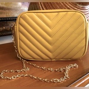 Yellow Crossbody With Gold Chain and Zippered Closure